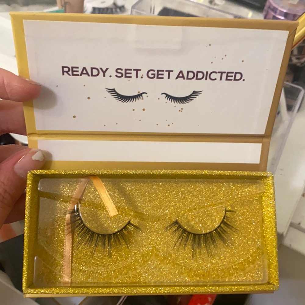 Brand new natural lashes